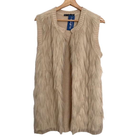 Potter's Pot Sweaters - POTTER’S POT NWT Faux Fur Cardigan Vest in Taupe, Size Medium